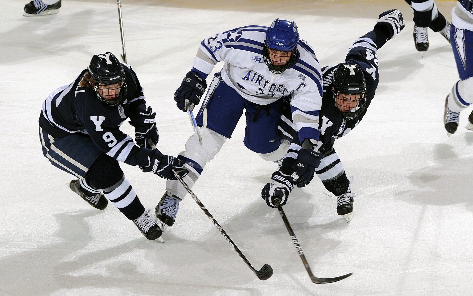伊利亚·哈伦全程保持强劲节奏，伊利哈德