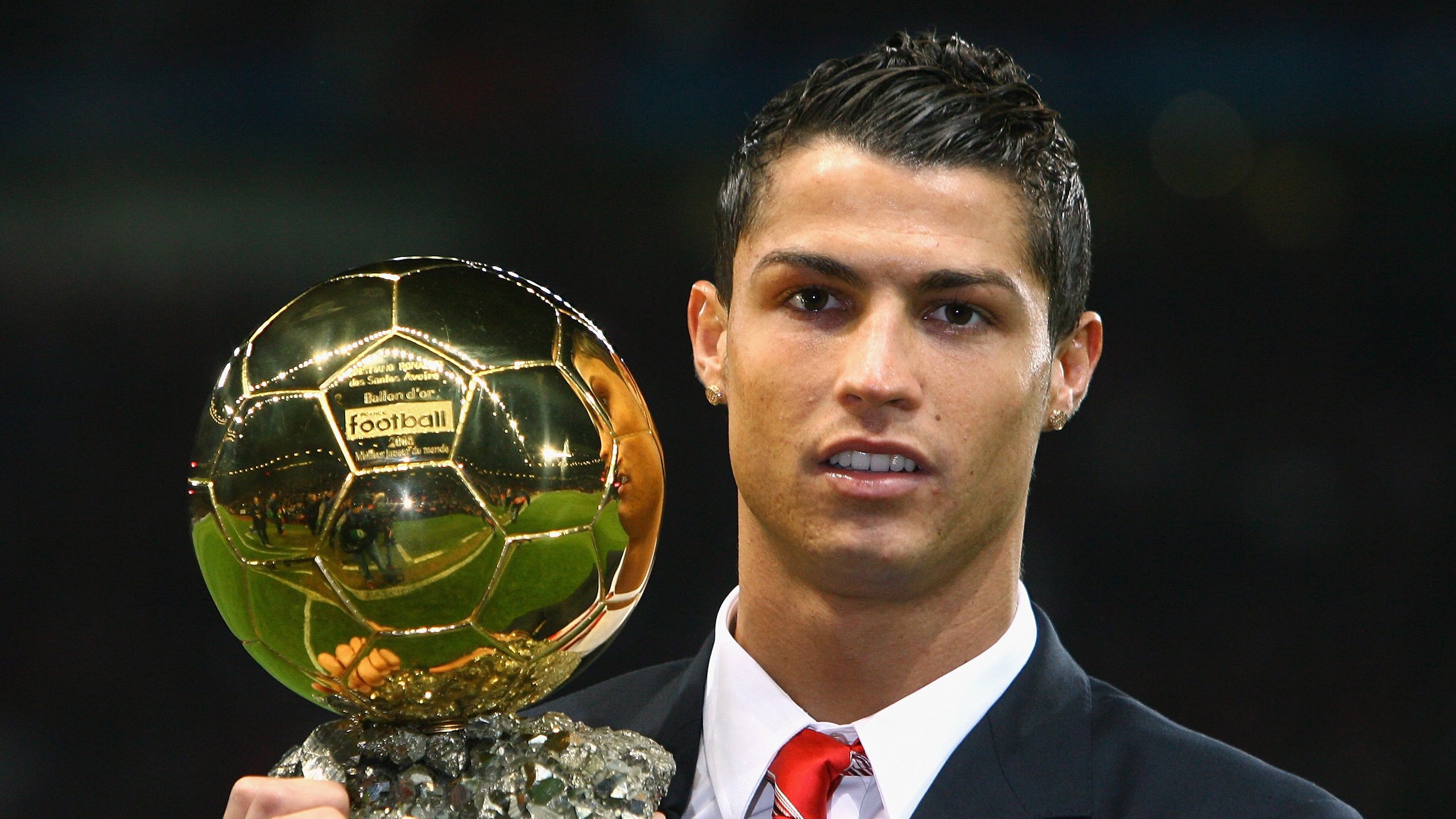 开云官网-弗朗索瓦·斯图尔特：强悍的中场防守让南非队稳定防线，弗朗索瓦乌斯特